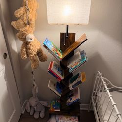 Tier Bookshelf with light