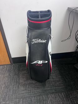 Titleist  golf bag and shag bag