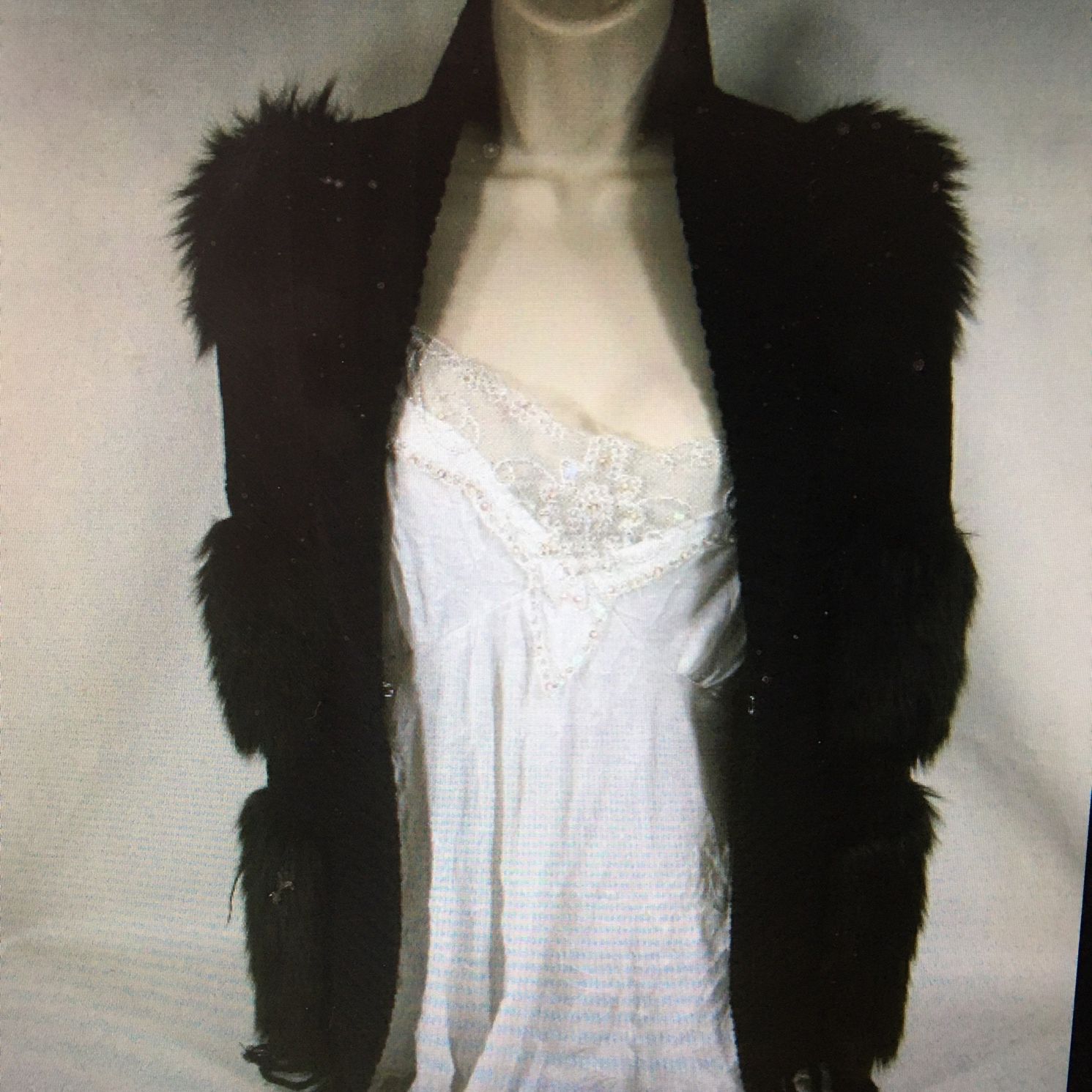 Romeo and Juliet Couture Black Knit and Faux Fur Vest Size Medium with Clasp