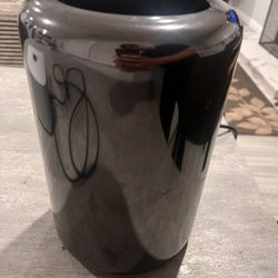 Apple Mac Pro (Late 2013) - 16GB RAM - Quad Core Xeon - Fully Working