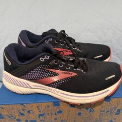 Women’s Brooks Adrenaline 22  Size 9 1/2 
