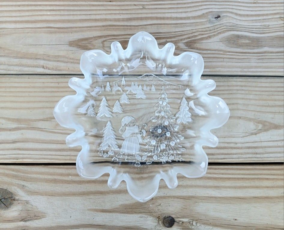 Mikasa Christmas Story Bon Bon Plate