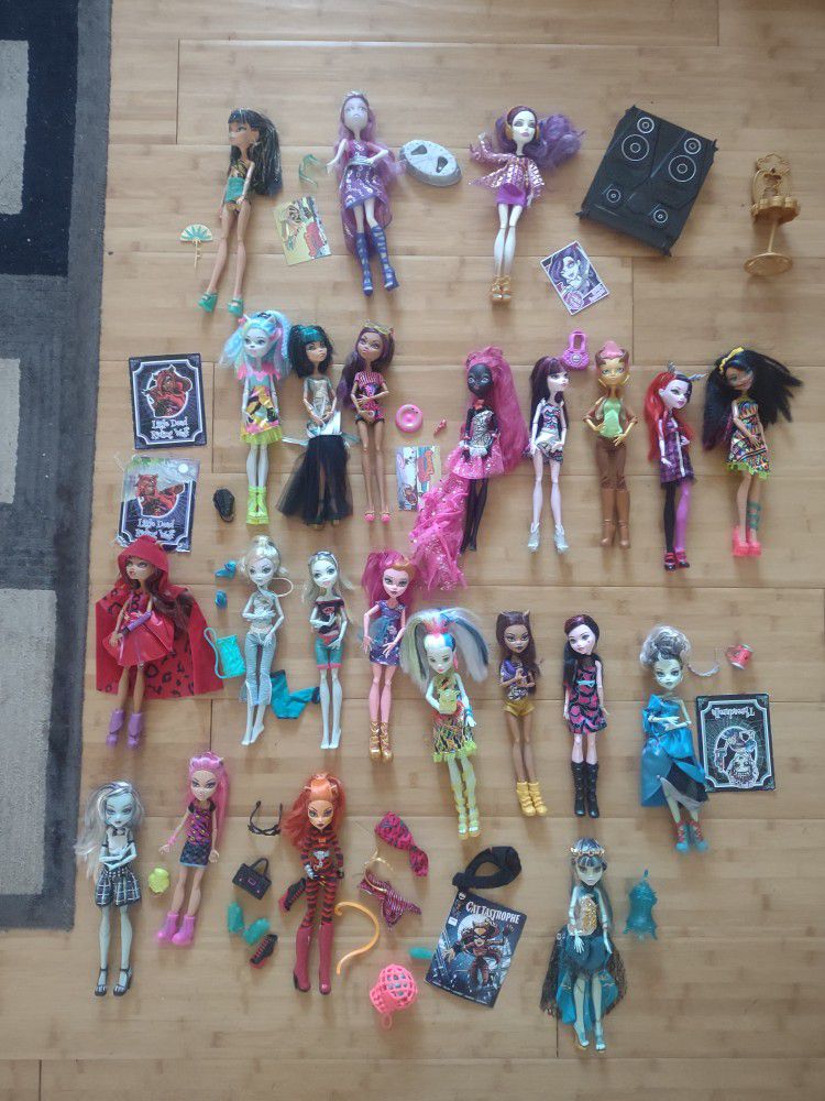 Monster High Dolls Lot