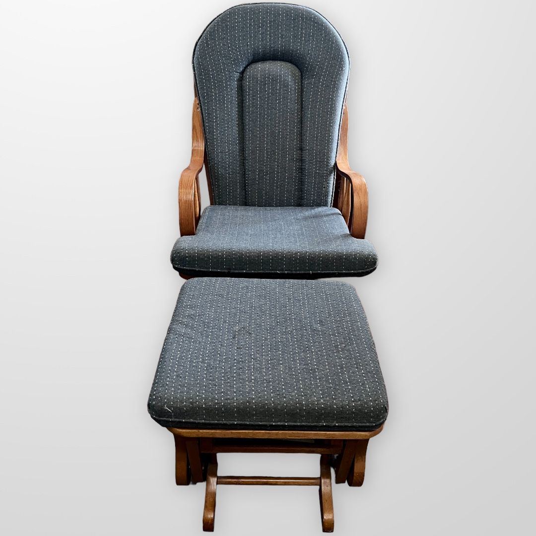 Like NEW Mothers Rocking Chair