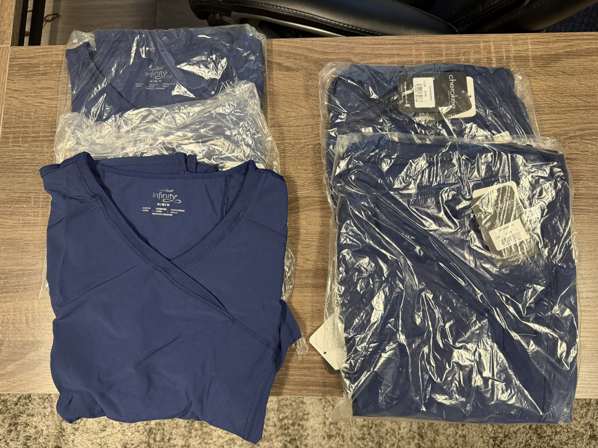 Women’s Scrub Set (2)