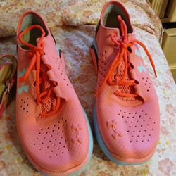 Lds New  Pink  Under Amour Gym Shoes