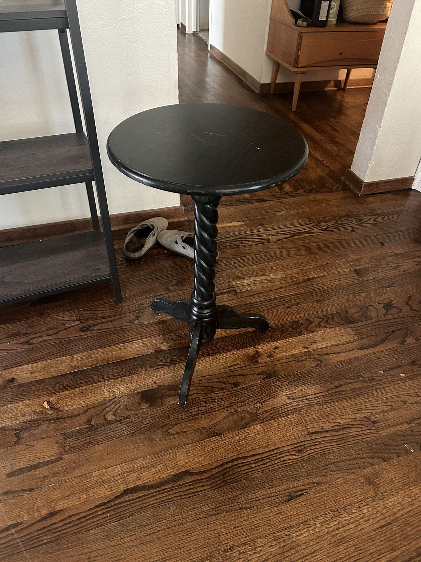 Free shelf, side table