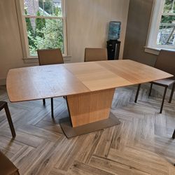 Kingston extendable dining table - Couch available