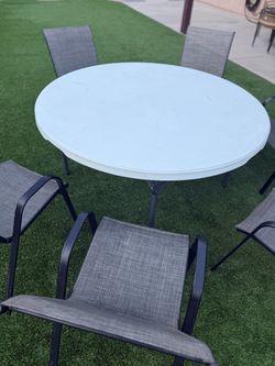 Round Table with Chairs