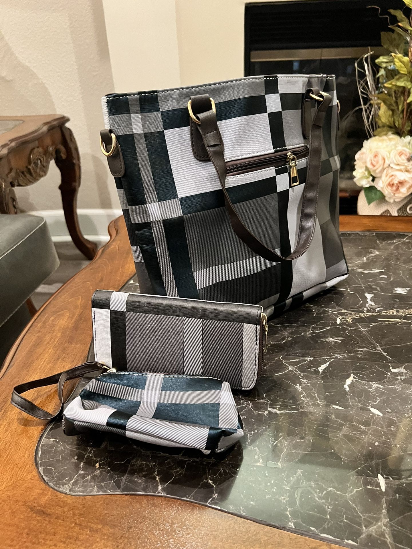 Women’s Purse/Bag (Black & Gray)
