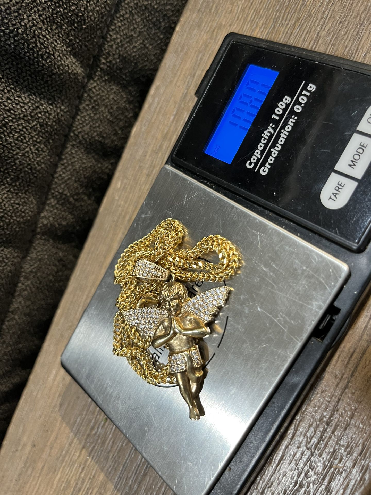 10k Ángel Pendant With 10k Chain 