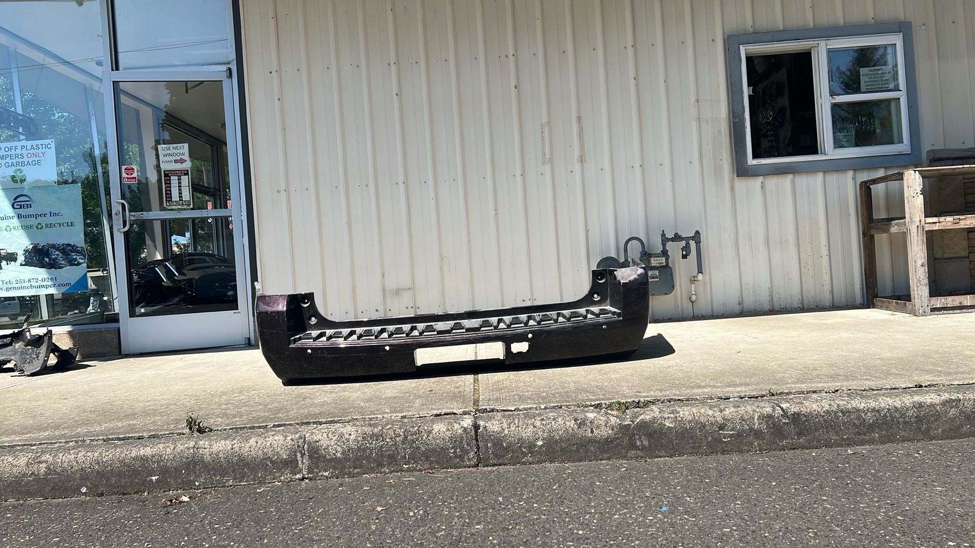 2017 To 2019 Chevrolet Suburban Rear Bumper #B686 GM1100 996