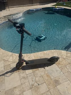 Electric Scooter – 15.5 MPH, Long Range, Excellent Condition (brand New In Box)