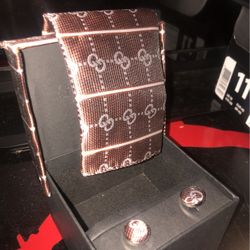 Gucci Cuff Links And Handkerchief 