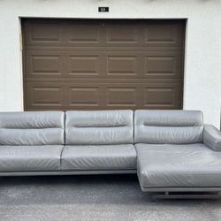 Sectional Couch/Sofa - Leather - Natuzzi - Like New - Delivery Available 🚛