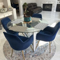 Round Dinner Table Set 