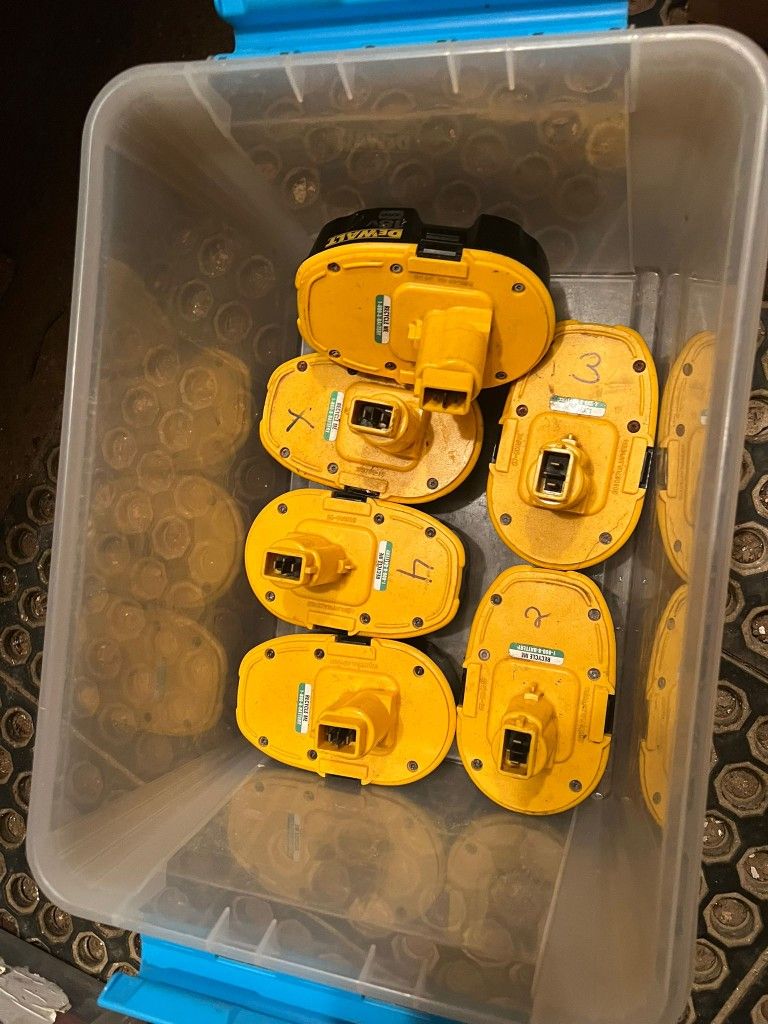 6 DeWalt batteries 18v xrp