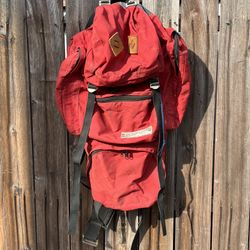 Vintage Wilderness Experience Internal Frame Hiking Backpack  This large internal-frame backpack was manufactured by Wilderness Experience in Chatswor