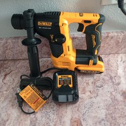 Dewhalt Rotary Hammer with Battery and Charger 