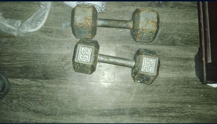 2 25lbs dumbbells