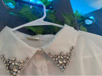 ✨ White Button-Up Blouse with Rhinestone Collar Size M/L