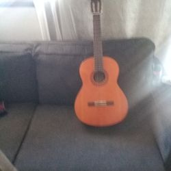 Yamaha Acoustic Guitar 