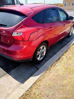 Ford focus SE  2012 red  titulo Limpio