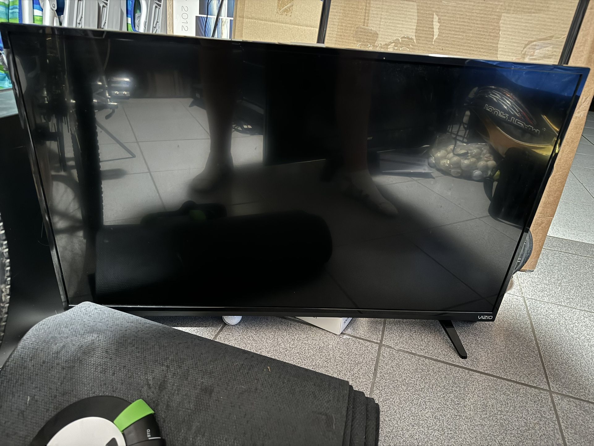 VIZIO TV 36” 1080p HD