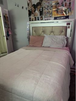 Queen size bedroom set