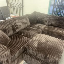 New  Sectional Couch with Ottoman.. Free Delivery ๐