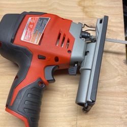 Milwaukee- M12™ 12 V Cordless Barrel Grip Jig Saw