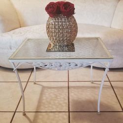Beautiful accent table Glass Metal White