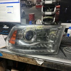 2013-2018 Dodge Ram Projector Headlight Oem