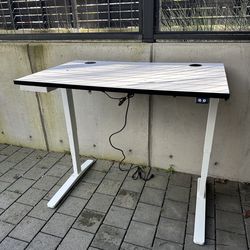 Uplift Desk (Standing Desk) $60