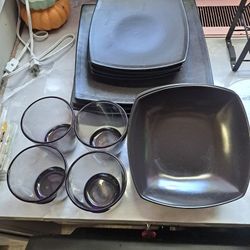 Black Dishware Set