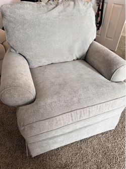 Searcy swivel accent chair
