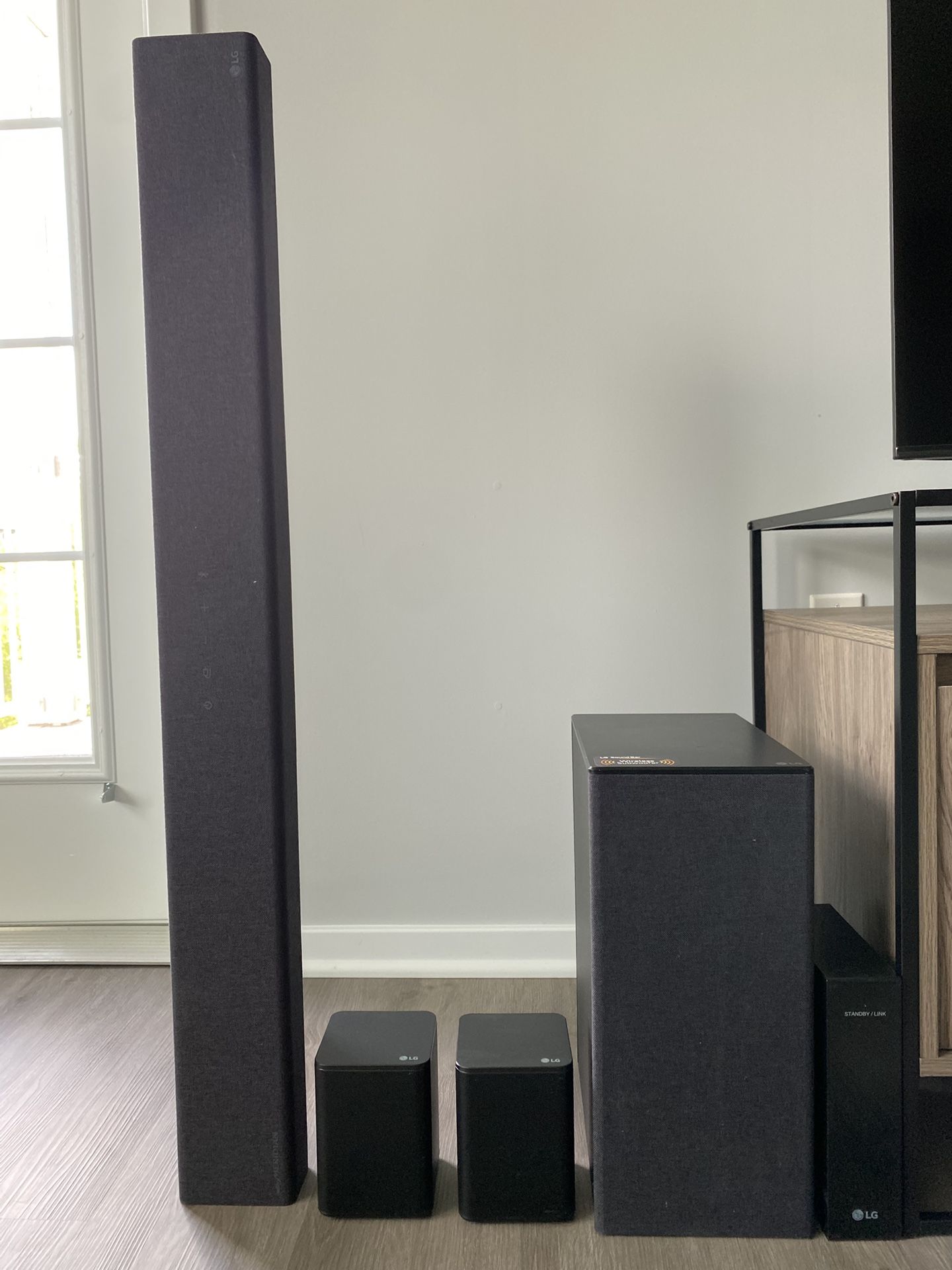 LG Wireless Sound Bar With Active Subwoofer