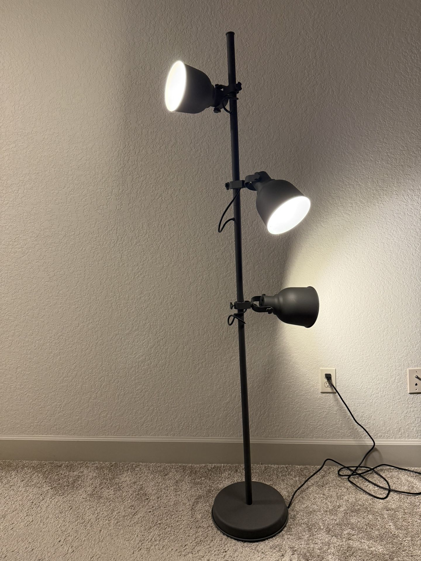 Modern 3-Head Adjustable Floor Lamp