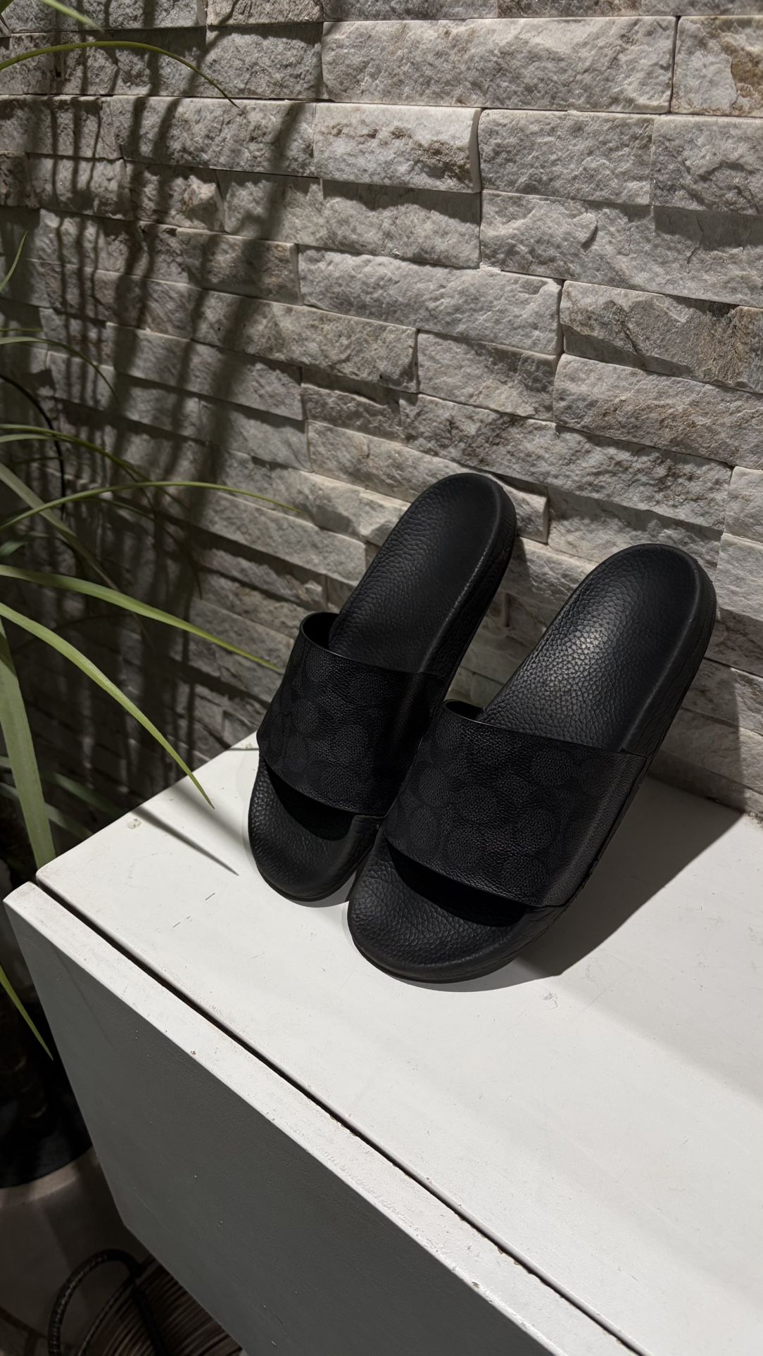 Coach slides black