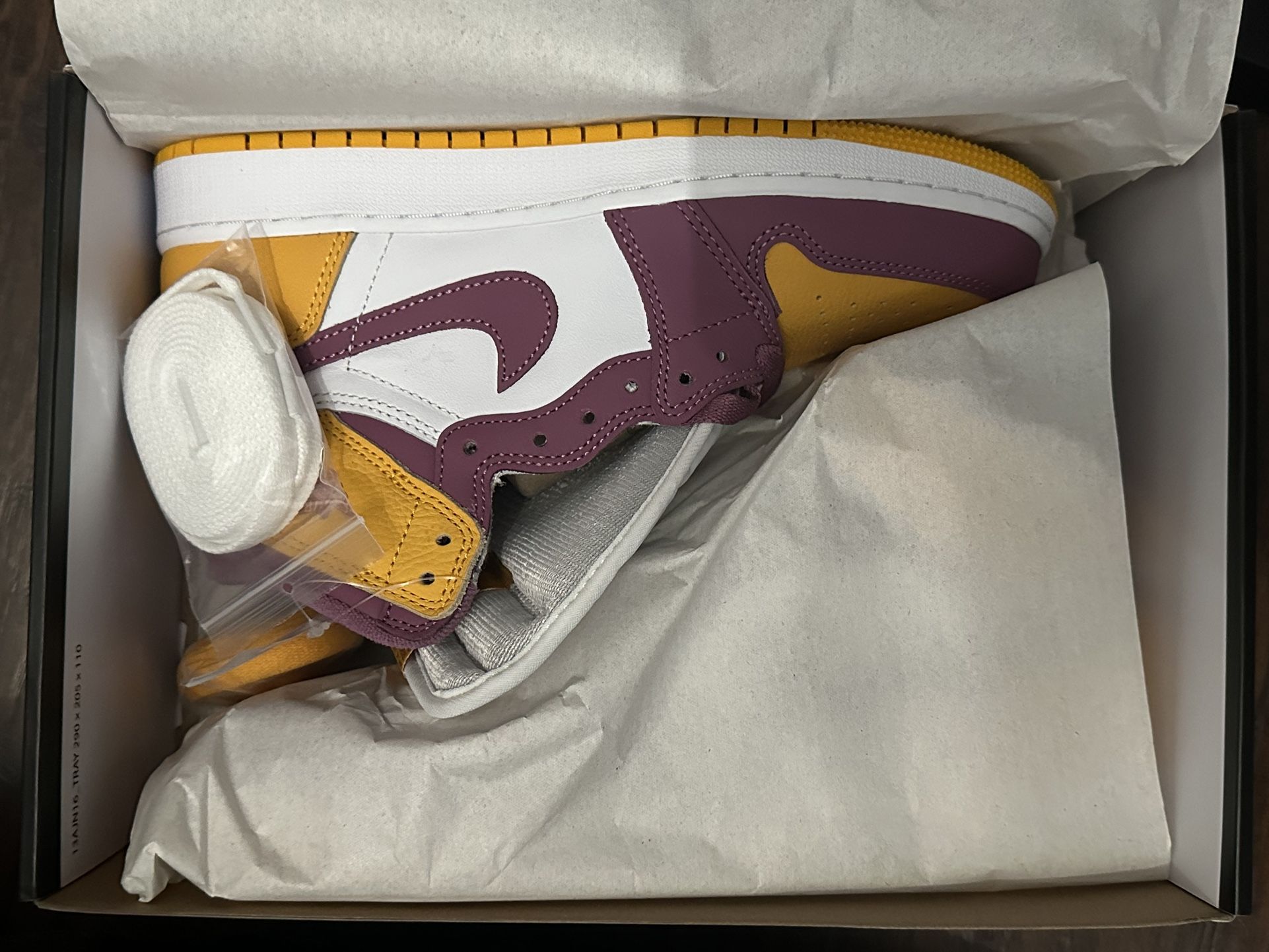 Sz 9.5 Air Jordan 1 Retro High OG \'Brotherhood\' Size 9.5 - Jordan 1 Retro High OG Brotherhood 2022 for sale  main image 2