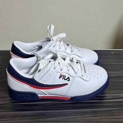 Fila size 3 shoe