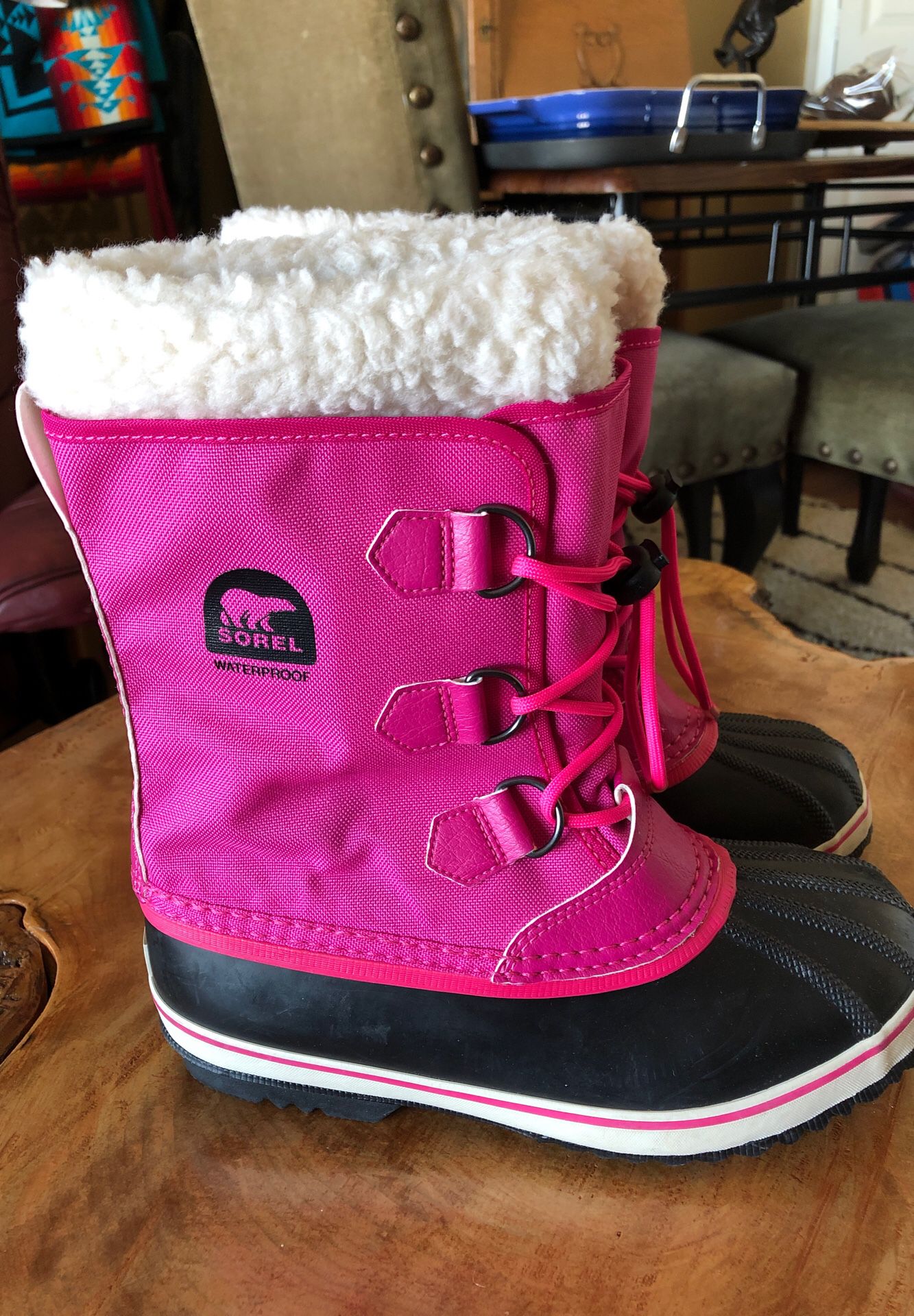Sorel pink snow boots size 5 women like new waterproof