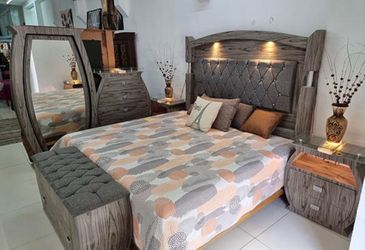 Queen Bedroom Set with Mirror and Nightstands