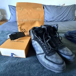 Louis Vuitton Sneakers + Belt With Box