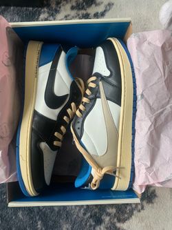 Travis Scott jordan 1s
