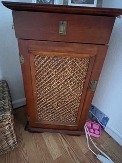 Wood chest small