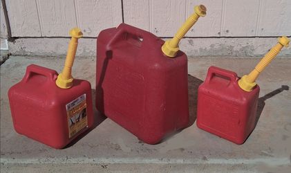 Good gas cans 5, 2 and 1, clean