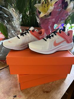 Nike Women's Quest 4 Size 8.5