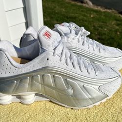 Like New Women’s Nike SHOX R4 