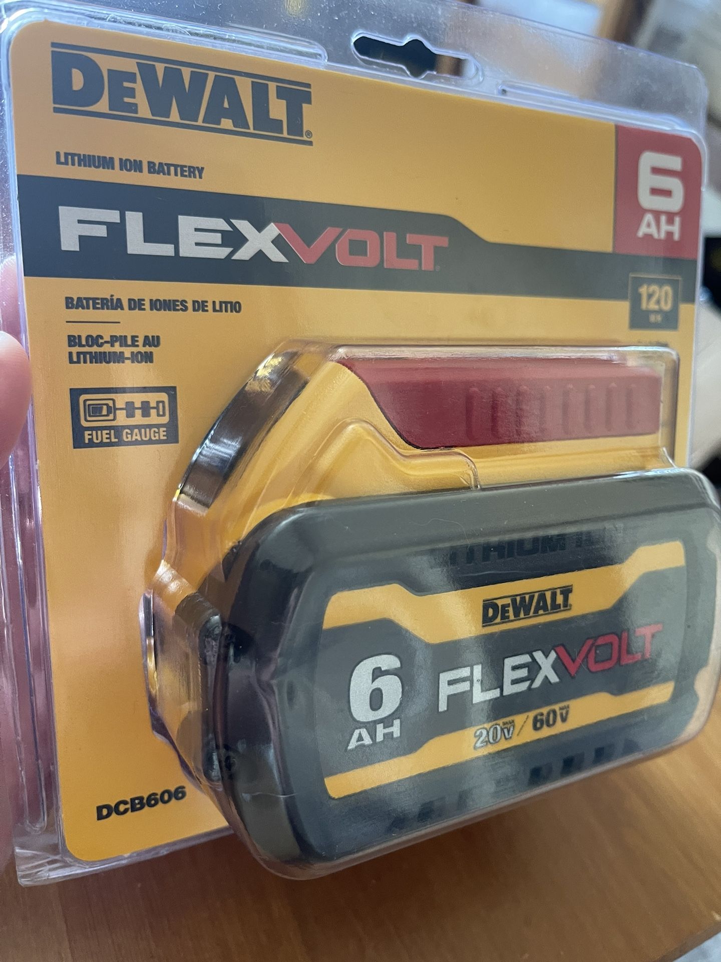 DEWALT FLEXVOLT 6AH battery - NEW (DCB606) 